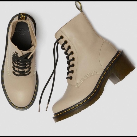 Dr. Martens Shoes - ❤️❤️❤️Dr Martens clemency size 10❤️❤️❤️